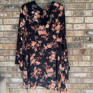 Forever 21 floral dress with wide sleeves. Size XL will fit a 10US